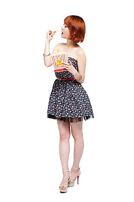 포토 JPG 스튜디오촬영 전신 모델 우먼라이프 라이프스타일 원피스 여자 패션 음식 팔찌 디저트 실내 한명 서기 들기 누끼 사람 동양인 20대 성인 옆모습 치마 과자 눈감음 캠퍼스라이프 한국인 벨트 단발머리 하이힐 튜브탑 영화관 먹기 영화 팝콘 튜브탑원피스 영화감상 여자만 여자한명만 성인여자만 청년만 청년여자만 성인한명만 청년여자한명만 성인여자한명만 성인만 국내포토 1 헤어스타일 잡화 옷 구두 뷰포인트 상의 장신구 모션 하의 문화예술 인종 청년 내부 생활 감상 여성화 극장 파일형식