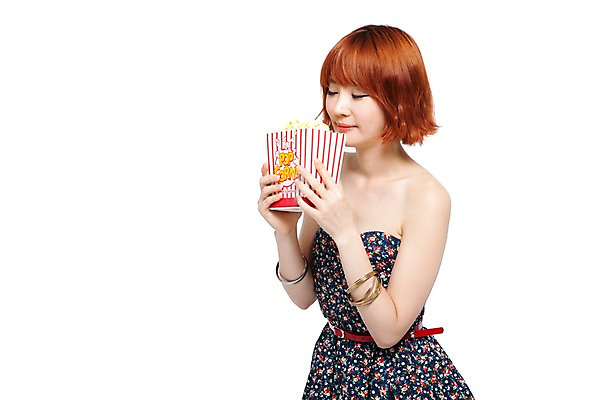 포토 JPG 스튜디오촬영 모델 우먼라이프 라이프스타일 원피스 여자 패션 음식 팔찌 디저트 실내 한명 들기 누끼 사람 동양인 상반신 20대 성인 옆모습 치마 과자 눈감음 캠퍼스라이프 한국인 벨트 단발머리 튜브탑 영화관 영화 냄새 팝콘 튜브탑원피스 영화감상 여자만 여자한명만 성인여자만 청년만 청년여자만 성인한명만 청년여자한명만 성인여자한명만 성인만 국내포토 1 헤어스타일 잡화 옷 뷰포인트 상의 장신구 모션 하의 문화예술 인종 청년 내부 생활 감상 극장 파일형식