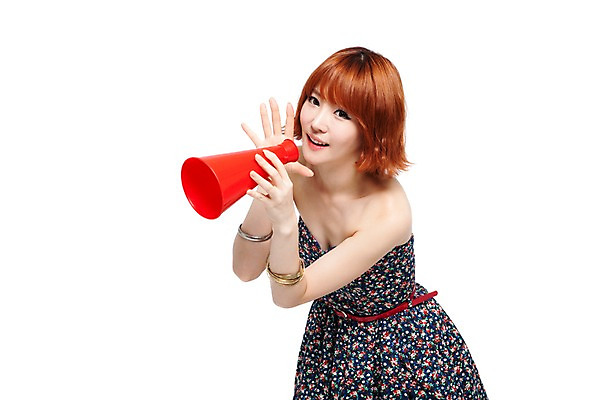 포토 JPG 스튜디오촬영 모델 우먼라이프 라이프스타일 원피스 여자 패션 포즈 팔찌 응원 실내 한명 서기 미소 웃음 들기 누끼 사람 동양인 이벤트 상반신 20대 성인 옆모습 치마 귀여움 캠퍼스라이프 확성기 한국인 벨트 단발머리 튜브탑 튜브탑원피스 응원나팔 여자만 여자한명만 성인여자만 청년만 청년여자만 성인한명만 청년여자한명만 성인여자한명만 성인만 국내포토 1 헤어스타일 잡화 옷 뷰포인트 컨셉 상의 장신구 모션 하의 표정 인종 청년 내부 생활 응원용품 파일형식