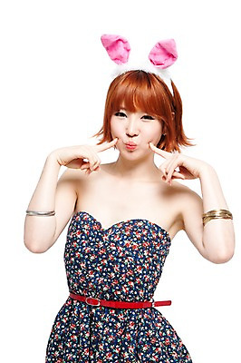 포토 JPG 스튜디오촬영 모델 우먼라이프 라이프스타일 원피스 여자 패션 포즈 팔찌 실내 한명 미소 웃음 누끼 사람 동양인 손짓 이벤트 상반신 20대 성인 앞모습 치마 파티 귀여움 캠퍼스라이프 한국인 벨트 머리띠 단발머리 튜브탑 토끼머리띠 튜브탑원피스 여자만 여자한명만 성인여자만 청년만 청년여자만 성인한명만 청년여자한명만 성인여자한명만 성인만 국내포토 1 헤어스타일 잡화 옷 뷰포인트 컨셉 상의 장신구 모션 하의 표정 인종 청년 내부 생활 파일형식