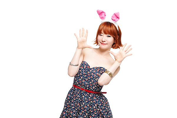 포토 JPG 스튜디오촬영 모델 우먼라이프 라이프스타일 원피스 여자 패션 포즈 팔찌 실내 윙크 한명 미소 웃음 누끼 사람 동양인 손짓 이벤트 상반신 20대 성인 앞모습 치마 파티 귀여움 캠퍼스라이프 한국인 벨트 머리띠 단발머리 튜브탑 토끼머리띠 튜브탑원피스 여자만 여자한명만 성인여자만 청년만 청년여자만 성인한명만 청년여자한명만 성인여자한명만 성인만 국내포토 1 헤어스타일 잡화 옷 뷰포인트 컨셉 상의 장신구 모션 하의 표정 인종 청년 내부 생활 파일형식