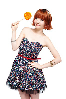 포토 JPG 스튜디오촬영 모델 우먼라이프 라이프스타일 원피스 여자 패션 음식 허리손 포즈 팔찌 왕관 실내 막대사탕 사탕 한명 서기 미소 웃음 들기 누끼 사람 동양인 20대 성인 앞모습 치마 캠퍼스라이프 한국인 벨트 단발머리 머리핀 튜브탑 튜브탑원피스 여자만 여자한명만 성인여자만 청년만 청년여자만 성인한명만 청년여자한명만 성인여자한명만 성인만 국내포토 1 헤어스타일 잡화 옷 뷰포인트 상의 장신구 모션 하의 디저트 표정 인종 청년 내부 생활 파일형식