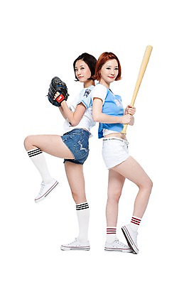 포토 JPG 스튜디오촬영 전신 여자 포즈 운동화 유니폼 반바지 응원 모션 양말 실내 서기 미소 웃음 들기 누끼 사람 동양인 20대 성인 두명 옆모습 캐주얼 야구 한국인 야구방망이 글러브 글로브 타자 야구글러브 자신감 단발머리 던지기 니삭스 스니커즈 치어리더 열정 응원복 응원단 투수 다리들기 시구 시타 와인드업 여자만 성인여자만 청년만 청년여자만 성인만 국내포토 헤어스타일 옷 감정 스포츠용품 뷰포인트 장갑 신발 바지 표정 인종 청년 내부 구기 야구용품 야구선수 파일형식