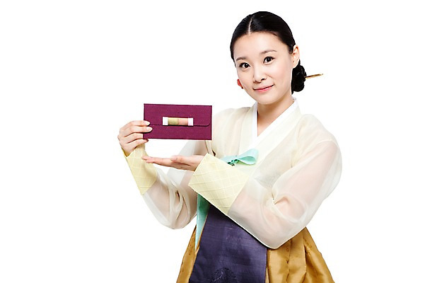 포토 JPG 스튜디오촬영 한국문화 한국전통 전통 여자 명절 전통문화 포즈 안내 한국 실내 선물 한명 미소 웃음 들기 누끼 사람 동양인 손짓 상반신 20대 성인 앞모습 치마 한국인 우아함 전통의상 한복 상품권 저고리 비녀 쪽머리 여자만 여자한명만 성인여자만 청년만 청년여자만 성인한명만 청년여자한명만 성인여자한명만 성인만 국내포토 1 동양문화 헤어스타일 기념일 아시아 문화 뷰포인트 컨셉 모션 하의 전통소품 표정 인종 청년 내부 파일형식 헤어액세사리