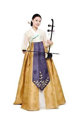 포토 JPG 스튜디오촬영 전신 한국문화 한국전통 전통 여자 전통문화 악기 음악 포즈 연주 현악기 한국 실내 국악기 국악 한명 서기 미소 웃음 들기 누끼 사람 동양인 20대 성인 앞모습 치마 한국인 우아함 전통의상 한복 활 저고리 비녀 쪽머리 해금 여자만 여자한명만 성인여자만 청년만 청년여자만 성인한명만 청년여자한명만 성인여자한명만 성인만 국내포토 1 동양문화 헤어스타일 아시아 문화 뷰포인트 컨셉 모션 하의 문화예술 전통소품 표정 인종 청년 내부 파일형식 헤어액세사리