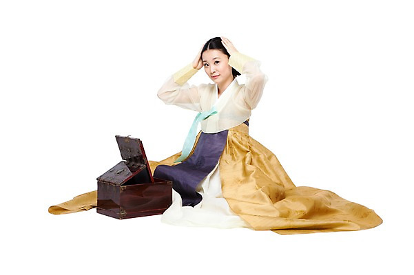 포토 JPG 스튜디오촬영 전신 한국문화 한국전통 전통 응시 여자 명절 전통문화 포즈 한국 실내 한명 누끼 사람 앉기 동양인 20대 성인 앞모습 치마 화장 거울 한국인 우아함 전통의상 한복 저고리 화장대 비녀 쪽머리 경대 여자만 여자한명만 성인여자만 청년만 청년여자만 성인한명만 청년여자한명만 성인여자한명만 성인만 국내포토 1 동양문화 헤어스타일 시선 기념일 아시아 문화 뷰포인트 가구 컨셉 모션 하의 전통소품 인종 청년 내부 뷰티 파일형식 헤어액세사리