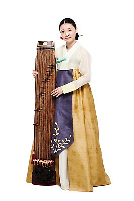 포토 JPG 스튜디오촬영 전신 한국문화 한국전통 전통 여자 전통문화 악기 음악 포즈 현악기 한국 실내 국악기 국악 한명 서기 누끼 사람 동양인 20대 성인 앞모습 치마 한국인 우아함 전통의상 한복 노리개 저고리 비녀 가야금 쪽머리 여자만 여자한명만 성인여자만 청년만 청년여자만 성인한명만 청년여자한명만 성인여자한명만 성인만 국내포토 1 동양문화 헤어스타일 아시아 문화 뷰포인트 컨셉 모션 하의 문화예술 전통소품 인종 청년 내부 파일형식 헤어액세사리