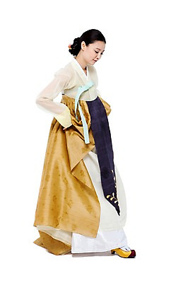 포토 JPG 스튜디오촬영 전신 한국문화 한국전통 전통 여자 명절 전통문화 포즈 한국 실내 한명 서기 누끼 사람 동양인 20대 성인 옆모습 치마 한국인 우아함 전통의상 한복 저고리 고무신 비녀 쪽머리 여자만 여자한명만 성인여자만 청년만 청년여자만 성인한명만 청년여자한명만 성인여자한명만 성인만 국내포토 1 동양문화 헤어스타일 기념일 아시아 문화 뷰포인트 신발 컨셉 모션 하의 전통소품 인종 청년 내부 파일형식 헤어액세사리