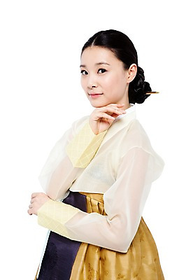 포토 JPG 스튜디오촬영 한국문화 한국전통 전통 여자 명절 전통문화 포즈 한국 실내 한명 미소 웃음 누끼 사람 동양인 20대 성인 옆모습 치마 한국인 우아함 전통의상 한복 저고리 비녀 쪽머리 여자만 여자한명만 성인여자만 청년만 청년여자만 성인한명만 청년여자한명만 성인여자한명만 성인만 국내포토 1 동양문화 헤어스타일 기념일 아시아 문화 뷰포인트 컨셉 하의 전통소품 표정 인종 청년 내부 파일형식 헤어액세사리