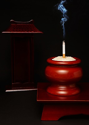 포토 JPG 스튜디오촬영 캠페인 담배 실내 건강 경고 사람없음 건강관리 연기 담뱃재 알림 제사 제기_제사 금연 담배꽁초 향 제사상 담배연기 제사용품 향로_분향 국내포토 관리 내부 사회이슈 오브젝트 전통의례 파일형식