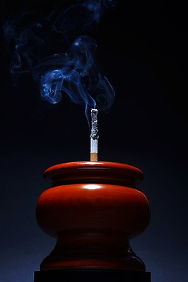 포토 JPG 스튜디오촬영 캠페인 담배 실내 건강 경고 사람없음 건강관리 연기 담뱃재 알림 제사 제기_제사 금연 담배꽁초 향 제사상 담배연기 제사용품 향로_분향 국내포토 관리 내부 사회이슈 오브젝트 전통의례 파일형식