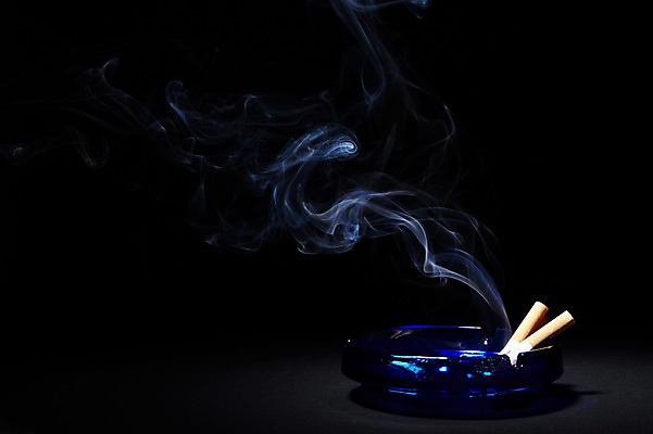 포토 JPG 스튜디오촬영 캠페인 흡연 담배 실내 건강 경고 사람없음 건강관리 연기 담뱃재 알림 금연 기호식품 재떨이 담배연기 국내포토 음식 관리 내부 사회이슈 파일형식