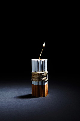 포토 JPG 스튜디오촬영 밧줄 줄 캠페인 불 담배 실내 건강 경고 사람없음 빛 건강관리 끝 폭탄 알림 금연 기호식품 노끈 다이너마이트 국내포토 자연요소 음식 관리 내부 폭발물 사회이슈 파일형식