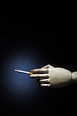 포토 JPG 스튜디오촬영 손 인형 캠페인 흡연 담배 실내 건강 경고 들기 사람없음 모형 건강관리 담뱃재 알림 목각인형 관절인형 금연 기호식품 한개비 국내포토 1 음식 모션 관리 내부 신체부위 사회이슈 파일형식