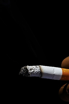 포토 JPG 스튜디오촬영 손 인형 캠페인 흡연 담배 실내 건강 경고 들기 근접촬영 사람없음 모형 건강관리 담뱃재 알림 목각인형 관절인형 금연 기호식품 한개비 국내포토 1 음식 뷰포인트 모션 관리 내부 신체부위 사회이슈 파일형식