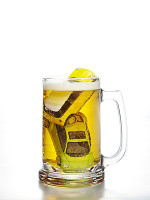 포토 JPG 스튜디오촬영 캠페인 술잔 자동차 잔 맥주 실내 건강 사람없음 건강관리 거품 미니어처 알코올 교통사고 알림 맥주잔 빠짐 금주 음주운전 미니카 국내포토 식기 육상교통 주류 관리 내부 모형 운전 범죄 사건 파일형식