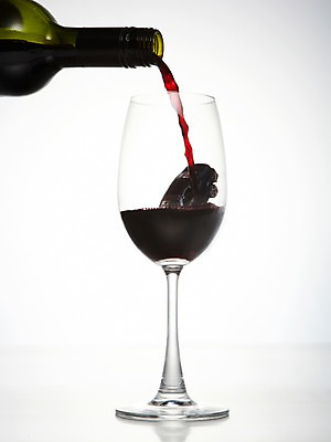 포토 JPG 스튜디오촬영 캠페인 와인잔 술잔 자동차 잔 실내 건강 사람없음 건강관리 와인 거품 미니어처 알코올 붓기 레드와인 교통사고 알림 와인병 빠짐 금주 음주운전 미니카 국내포토 식기 육상교통 모션 병_용기 주류 관리 내부 모형 운전 범죄 사건 파일형식