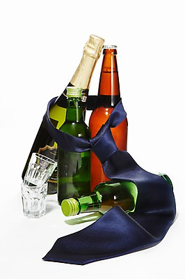 포토 JPG 스튜디오촬영 술잔 넥타이 술병 잔 맥주 실내 건강 사람없음 건강관리 알코올 병 샴페인 묶기 알림 맥주병 소주 소주병 금주 샴페인병 소주잔 국내포토 식기 잡화 모션 병_용기 주류 관리 내부 파일형식