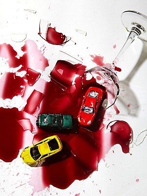 포토 JPG 스튜디오촬영 캠페인 조각 와인잔 술잔 잔 실내 건강 사람없음 건강관리 와인 거품 손상 미니어처 혈액 교통사고 알림 쏟아짐 금주 음주운전 유리조각 국내포토 식기 컨셉 모션 주류 관리 내부 모형 운전 범죄 사건 파일형식