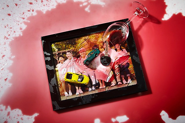 포토 JPG 스튜디오촬영 캠페인 조각 액자 와인잔 술잔 잔 실내 건강 사람없음 건강관리 와인 손상 미니어처 혈액 교통사고 알림 가족사진 쏟아짐 금주 음주운전 자동차열쇠 기념사진 유리조각 국내포토 식기 컨셉 가족 모션 열쇠 주류 관리 내부 모형 운전 범죄 사건 파일형식 단체사진