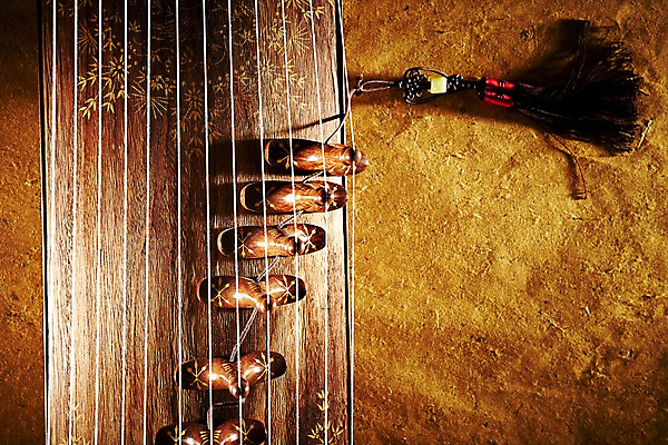 포토 JPG 스튜디오촬영 한국문화 한국전통 전통 아시아 전통문화 악기 음악 현악기 전통소품 한국 실내 국악기 국악 근접촬영 사람없음 하이앵글 오리엔탈 우아함 오브젝트 노리개 과거 가야금 국내포토 동양문화 나라 문화 뷰포인트 컨셉 문화예술 내부 파일형식