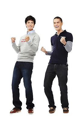 포토 JPG 스튜디오촬영 전신 외국인 해외기획촬영 2011년태국 남자 맨라이프 포즈 응원 모션 실내 서기 미소 웃음 누끼 사람 동양인 20대 성인 두명 앞모습 친구 경쟁 주먹 기쁨 열정 남자만 성인남자만 청년만 청년남자만 성인만 국내포토 라이프스타일 감정 뷰포인트 컨셉 관계 표정 인종 청년 내부 파일형식