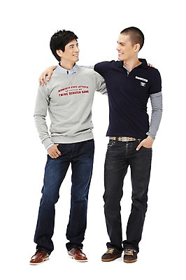 포토 JPG 스튜디오촬영 전신 외국인 해외기획촬영 2011년태국 남자 맨라이프 어깨동무 협력 실내 서기 미소 웃음 누끼 사람 동양인 20대 성인 두명 앞모습 친구 마주보기 경쟁 우정 열정 남자만 성인남자만 청년만 청년남자만 성인만 국내포토 라이프스타일 감정 뷰포인트 포즈 컨셉 관계 모션 표정 인종 청년 내부 파일형식