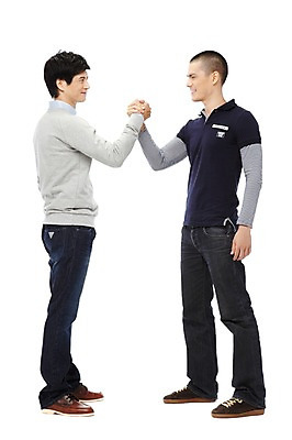 포토 JPG 스튜디오촬영 전신 외국인 해외기획촬영 2011년태국 남자 맨라이프 협력 악수 실내 서기 미소 웃음 누끼 사람 동양인 20대 성인 두명 옆모습 친구 마주보기 손잡기 경쟁 우정 열정 남자만 성인남자만 청년만 청년남자만 성인만 국내포토 라이프스타일 감정 뷰포인트 컨셉 관계 모션 표정 인종 손짓 청년 내부 파일형식