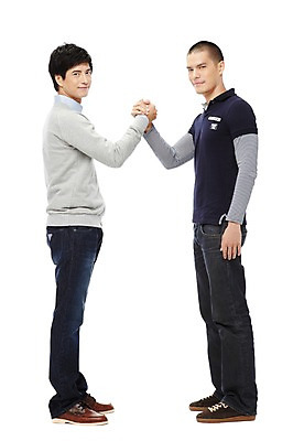 포토 JPG 스튜디오촬영 전신 외국인 해외기획촬영 2011년태국 남자 맨라이프 협력 악수 실내 서기 미소 웃음 누끼 사람 동양인 20대 성인 두명 옆모습 친구 마주보기 손잡기 경쟁 우정 열정 남자만 성인남자만 청년만 청년남자만 성인만 국내포토 라이프스타일 감정 뷰포인트 컨셉 관계 모션 표정 인종 손짓 청년 내부 파일형식