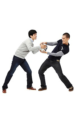 포토 JPG 스튜디오촬영 전신 외국인 해외기획촬영 2011년태국 남자 스포츠 맨라이프 축구공 공 실내 서기 들기 누끼 사람 동양인 20대 성인 두명 옆모습 친구 운동 마주보기 미식축구 축구 경쟁 찡그림 열정 남자만 성인남자만 청년만 청년남자만 성인만 국내포토 라이프스타일 감정 뷰포인트 컨셉 축구용품 관계 모션 표정 건강 인종 청년 내부 구기 파일형식