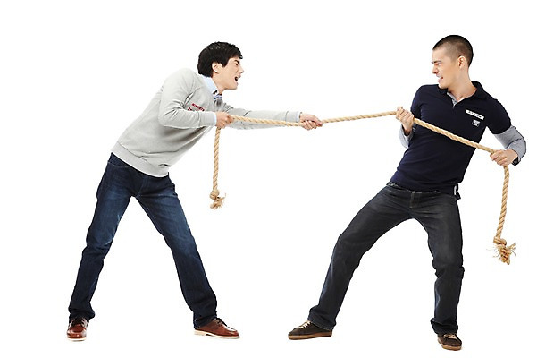 포토 JPG 스튜디오촬영 전신 외국인 해외기획촬영 2011년태국 남자 밧줄 줄 맨라이프 실내 서기 누끼 사람 동양인 20대 성인 두명 옆모습 친구 마주보기 경쟁 잡기 찡그림 당기기 열정 줄다리기 남자만 성인남자만 청년만 청년남자만 성인만 국내포토 라이프스타일 감정 뷰포인트 컨셉 관계 모션 놀이 표정 인종 청년 내부 파일형식