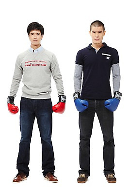 포토 JPG 스튜디오촬영 전신 외국인 해외기획촬영 2011년태국 남자 스포츠 맨라이프 포즈 모션 실내 서기 누끼 사람 동양인 20대 성인 두명 앞모습 친구 운동 경쟁 권투 글러브 글로브 권투글러브 싸움 열정 스파링 남자만 성인남자만 청년만 청년남자만 성인만 국내포토 라이프스타일 감정 스포츠용품 뷰포인트 장갑 컨셉 관계 건강 인종 청년 내부 격투기 파일형식