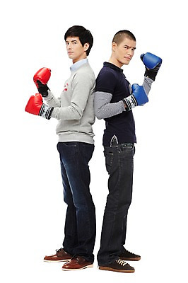 포토 JPG 스튜디오촬영 전신 외국인 해외기획촬영 2011년태국 남자 스포츠 맨라이프 포즈 모션 실내 서기 누끼 사람 동양인 20대 성인 두명 옆모습 친구 운동 경쟁 권투 등맞대기 글러브 글로브 권투글러브 싸움 열정 스파링 남자만 성인남자만 청년만 청년남자만 성인만 국내포토 라이프스타일 감정 스포츠용품 뷰포인트 장갑 컨셉 관계 건강 인종 청년 내부 격투기 파일형식