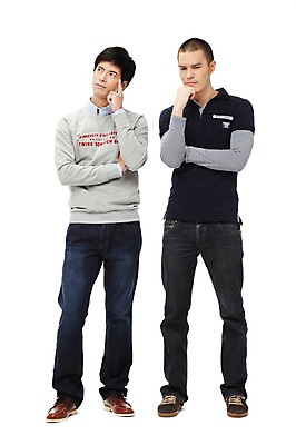 포토 JPG 스튜디오촬영 외국인 해외기획촬영 응시 2011년태국 남자 맨라이프 포즈 생각 모션 실내 서기 누끼 사람 동양인 20대 성인 두명 앞모습 친구 턱괴기 경쟁 고민 열정 남자만 성인남자만 청년만 청년남자만 성인만 국내포토 라이프스타일 시선 감정 뷰포인트 컨셉 관계 인종 청년 내부 파일형식