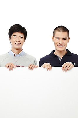 포토 JPG 스튜디오촬영 전신 외국인 해외기획촬영 배너 2011년태국 남자 맨라이프 사각프레임 프레임 광고판 실내 미소 웃음 들기 누끼 사람 동양인 상반신 20대 성인 두명 앞모습 친구 경쟁 알림 백지 열정 남자만 성인남자만 청년만 청년남자만 성인만 국내포토 라이프스타일 감정 뷰포인트 컨셉 관계 모션 알림판 표정 인종 청년 내부 사각형 판 파일형식