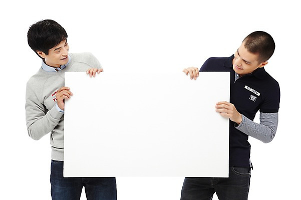 포토 JPG 스튜디오촬영 전신 외국인 해외기획촬영 배너 응시 2011년태국 남자 맨라이프 사각프레임 프레임 광고판 실내 서기 미소 웃음 들기 누끼 사람 동양인 20대 성인 두명 앞모습 친구 경쟁 알림 백지 열정 남자만 성인남자만 청년만 청년남자만 성인만 국내포토 라이프스타일 시선 감정 뷰포인트 컨셉 관계 모션 알림판 표정 인종 청년 내부 사각형 판 파일형식