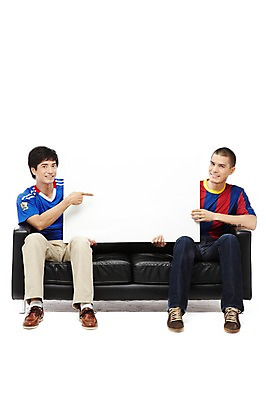 포토 JPG 스튜디오촬영 전신 외국인 해외기획촬영 배너 2011년태국 남자 맨라이프 유니폼 의자 사각프레임 프레임 광고판 실내 미소 웃음 들기 누끼 사람 앉기 동양인 손짓 20대 성인 두명 앞모습 친구 소파 경쟁 가리킴 알림 백지 열정 응원복 축구복 남자만 성인남자만 청년만 청년남자만 성인만 국내포토 라이프스타일 옷 감정 뷰포인트 가구 컨셉 관계 모션 알림판 표정 인종 청년 내부 운동복 사각형 축구 판 파일형식