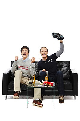 포토 JPG 스튜디오촬영 전신 외국인 해외기획촬영 라이프스타일 응시 2011년태국 남자 음료 음식 스포츠 맨라이프 의자 공 응원 탁자 맥주 병맥주 실내 미소 웃음 들기 누끼 사람 앉기 동양인 20대 성인 취미 두명 앞모습 친구 소파 과자 주먹 기쁨 야구 글러브 글로브 우승 야구글러브 잡지 병 리모컨 즐거움 야구공 티비시청 남자만 성인남자만 청년만 청년남자만 성인만 국내포토 식기 시선 감정 스포츠용품 뷰포인트 가구 장갑 관계 모션 디저트 주류 표정 인종 청년 내부 생활 간행물 구기 야구용품 최고 시청_보고들음 파일형식