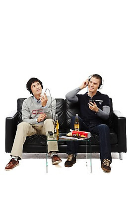 포토 JPG 스튜디오촬영 전신 외국인 해외기획촬영 라이프스타일 2011년태국 남자 음료 음악 음식 맨라이프 의자 탁자 맥주 병맥주 실내 미소 웃음 들기 누끼 사람 앉기 동양인 20대 성인 취미 두명 앞모습 친구 스마트폰 소파 과자 눈감음 헤드폰 헤드셋 음악감상 듣기 잡지 병 MP3 리모컨 즐거움 남자만 성인남자만 청년만 청년남자만 성인만 국내포토 식기 감정 뷰포인트 음향기기 가구 관계 모션 문화예술 디저트 주류 표정 인종 청년 내부 생활 간행물 전자제품 핸드폰 스마트기기 감상 파일형식