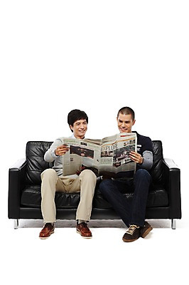 포토 JPG 스튜디오촬영 전신 외국인 해외기획촬영 라이프스타일 응시 2011년태국 남자 맨라이프 의자 실내 미소 웃음 들기 누끼 사람 앉기 동양인 20대 성인 취미 두명 앞모습 친구 소파 신문 신문읽기 읽기 즐거움 남자만 성인남자만 청년만 청년남자만 성인만 국내포토 시선 감정 뷰포인트 가구 관계 모션 표정 인종 청년 내부 생활 간행물 뉴스 파일형식