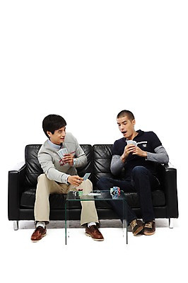 포토 JPG 스튜디오촬영 전신 외국인 해외기획촬영 라이프스타일 2011년태국 남자 맨라이프 의자 탁자 실내 들기 누끼 사람 앉기 동양인 20대 성인 취미 두명 앞모습 친구 소파 놀이용품 놀람 경쟁 게임 트럼프 도박 즐거움 포커 남자만 성인남자만 청년만 청년남자만 성인만 국내포토 놀이칩 감정 뷰포인트 가구 컨셉 관계 모션 놀이 표정 인종 청년 내부 생활 오브젝트 파일형식