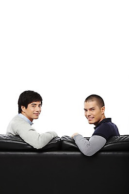 포토 JPG 스튜디오촬영 외국인 해외기획촬영 라이프스타일 2011년태국 남자 맨라이프 의자 휴식 실내 미소 웃음 누끼 사람 앉기 동양인 상반신 20대 성인 취미 두명 옆모습 친구 소파 뒤돌아보기 즐거움 남자만 성인남자만 청년만 청년남자만 성인만 국내포토 감정 뷰포인트 가구 컨셉 관계 모션 표정 인종 청년 내부 생활 파일형식