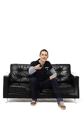 포토 JPG 스튜디오촬영 전신 외국인 해외기획촬영 라이프스타일 응시 2011년태국 남자 스포츠 맨라이프 의자 실내 한명 미소 웃음 들기 누끼 사람 앉기 동양인 20대 성인 취미 앞모습 소파 리모컨 즐거움 티비시청 남자만 남자한명만 성인남자만 청년만 청년남자만 청년남자한명만 성인한명만 성인남자한명만 성인만 국내포토 1 시선 감정 뷰포인트 가구 모션 표정 인종 청년 내부 생활 시청_보고들음 파일형식