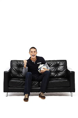 포토 JPG 스튜디오촬영 전신 외국인 해외기획촬영 라이프스타일 응시 2011년태국 남자 스포츠 맨라이프 의자 축구공 공 응원 실내 한명 미소 웃음 들기 누끼 사람 앉기 동양인 20대 성인 취미 앞모습 소파 축구 주먹 기쁨 우승 즐거움 축구응원 티비시청 남자만 남자한명만 성인남자만 청년만 청년남자만 청년남자한명만 성인한명만 성인남자한명만 성인만 월드싸커 국내포토 1 시선 감정 뷰포인트 가구 축구용품 모션 표정 인종 청년 내부 생활 구기 최고 시청_보고들음 파일형식