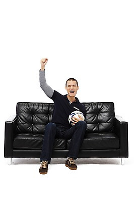 포토 JPG 스튜디오촬영 전신 외국인 해외기획촬영 라이프스타일 응시 2011년태국 남자 스포츠 맨라이프 의자 축구공 공 응원 실내 한명 미소 웃음 들기 누끼 사람 앉기 동양인 20대 성인 취미 앞모습 소파 축구 주먹 기쁨 우승 즐거움 축구응원 티비시청 남자만 남자한명만 성인남자만 청년만 청년남자만 청년남자한명만 성인한명만 성인남자한명만 성인만 월드싸커 국내포토 1 시선 감정 뷰포인트 가구 축구용품 모션 표정 인종 청년 내부 생활 구기 최고 시청_보고들음 파일형식