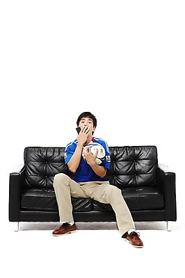 포토 JPG 스튜디오촬영 전신 외국인 해외기획촬영 라이프스타일 응시 2011년태국 남자 스포츠 맨라이프 유니폼 의자 축구공 공 응원 실내 한명 들기 누끼 사람 앉기 동양인 20대 성인 취미 앞모습 소파 축구 놀람 리모컨 즐거움 축구응원 응원복 축구복 티비시청 남자만 남자한명만 성인남자만 청년만 청년남자만 청년남자한명만 성인한명만 성인남자한명만 성인만 월드싸커 국내포토 1 시선 옷 감정 뷰포인트 가구 축구용품 모션 표정 인종 청년 내부 생활 운동복 구기 시청_보고들음 파일형식