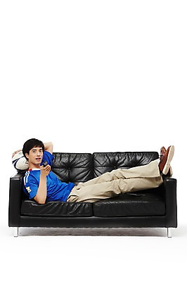 포토 JPG 스튜디오촬영 전신 외국인 해외기획촬영 라이프스타일 응시 2011년태국 남자 스포츠 맨라이프 유니폼 의자 축구공 공 응원 휴식 실내 한명 들기 누끼 사람 동양인 20대 성인 취미 옆모습 소파 눕기 축구 리모컨 즐거움 축구응원 응원복 축구복 티비시청 남자만 남자한명만 성인남자만 청년만 청년남자만 청년남자한명만 성인한명만 성인남자한명만 성인만 월드싸커 국내포토 1 시선 옷 감정 뷰포인트 가구 컨셉 축구용품 모션 인종 청년 내부 생활 운동복 구기 시청_보고들음 파일형식