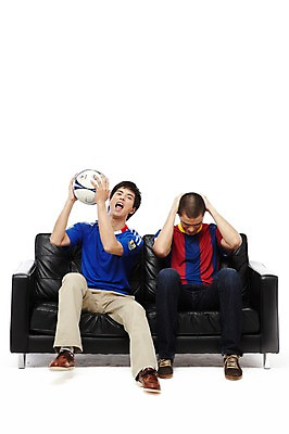 포토 JPG 스튜디오촬영 전신 외국인 해외기획촬영 라이프스타일 2011년태국 남자 스포츠 맨라이프 유니폼 의자 축구공 공 응원 실내 들기 누끼 사람 앉기 동양인 20대 성인 취미 두명 앞모습 친구 소파 축구 경쟁 우승 실패 좌절 즐거움 축구응원 응원복 축구복 남자만 성인남자만 청년만 청년남자만 성인만 월드싸커 국내포토 옷 감정 뷰포인트 가구 컨셉 축구용품 관계 모션 인종 청년 내부 생활 운동복 구기 최고 파일형식