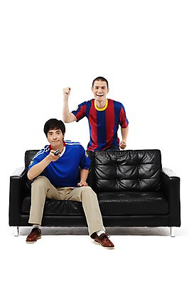 포토 JPG 스튜디오촬영 전신 외국인 해외기획촬영 라이프스타일 응시 2011년태국 남자 스포츠 맨라이프 유니폼 의자 응원 실내 서기 미소 웃음 들기 누끼 사람 앉기 동양인 20대 성인 취미 두명 앞모습 친구 소파 축구 경쟁 주먹 기쁨 리모컨 즐거움 축구응원 응원복 축구복 티비시청 남자만 성인남자만 청년만 청년남자만 성인만 월드싸커 국내포토 시선 옷 감정 뷰포인트 가구 컨셉 관계 모션 표정 인종 청년 내부 생활 운동복 구기 시청_보고들음 파일형식