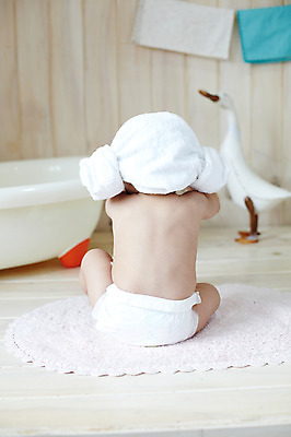 포토 JPG 스튜디오촬영 전신 여자 어린이라이프 오리 욕조 실내 한명 사람 앉기 동양인 뒷모습 수건 위생용품 귀여움 목욕 한국인 매트 아기 기저귀 여자만 여자한명만 아기만 여자아기만 여자아기한명만 국내포토 1 라이프스타일 어린이 뷰포인트 생활용품 컨셉 모션 조류 인종 내부 청결 아기용품 파일형식